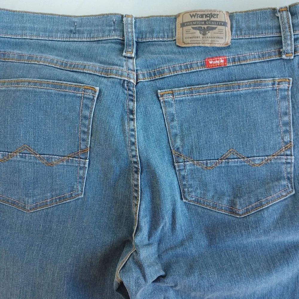Wrangler 5 Star Straight Fit Men Jeans 32x32 Free to Stretch Blue Denim NWT NEW‎